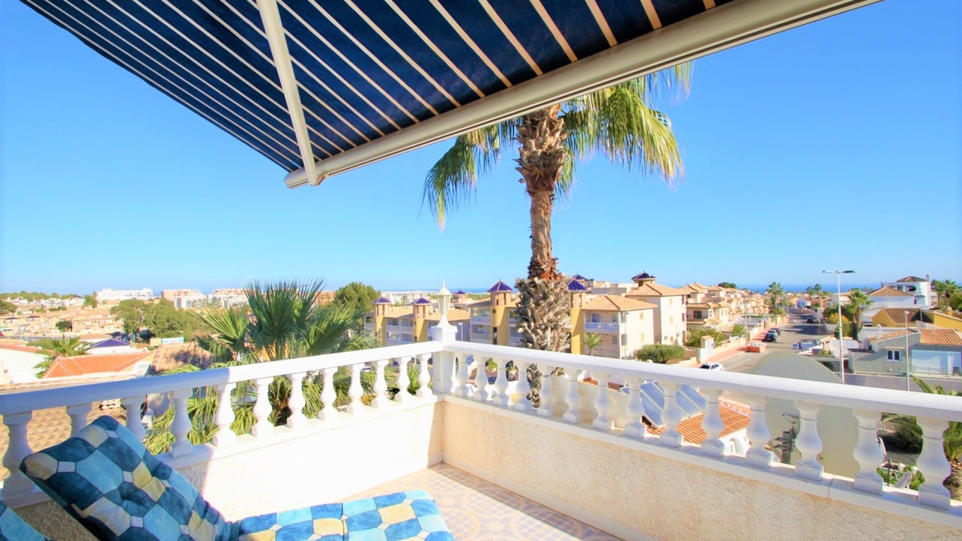 Resale - Villa - Villamartin - blue lagoon