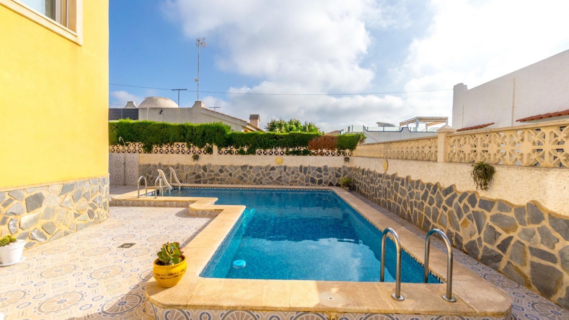 Resale - Villa - Villamartin - blue lagoon