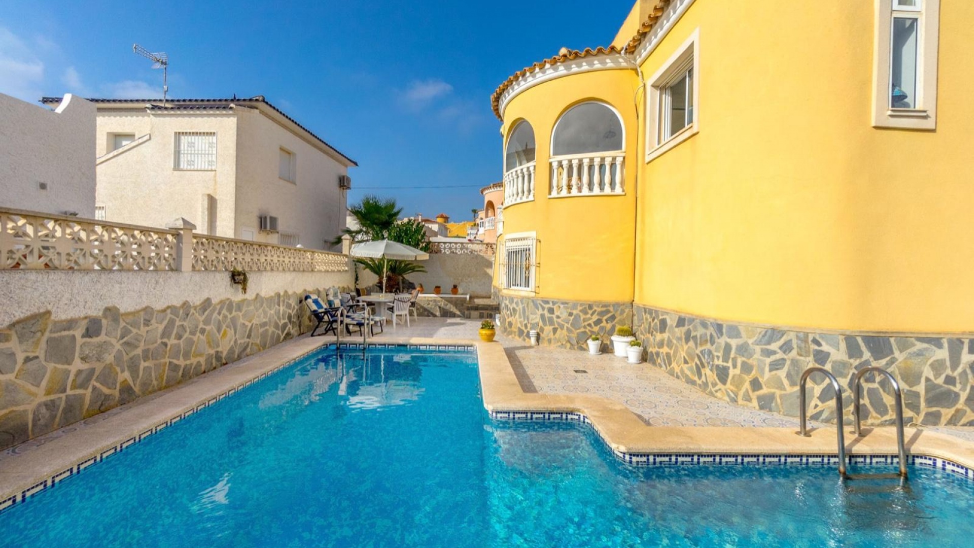 Resale - Villa - Villamartin - blue lagoon