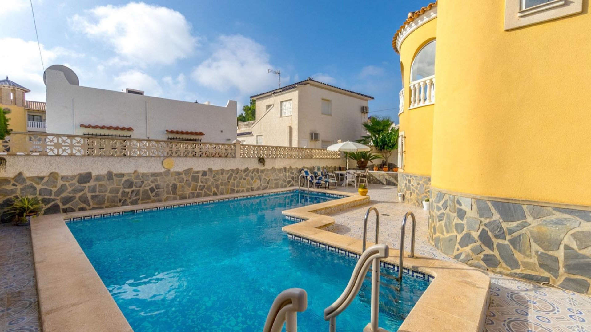 Resale - Villa - Villamartin - blue lagoon