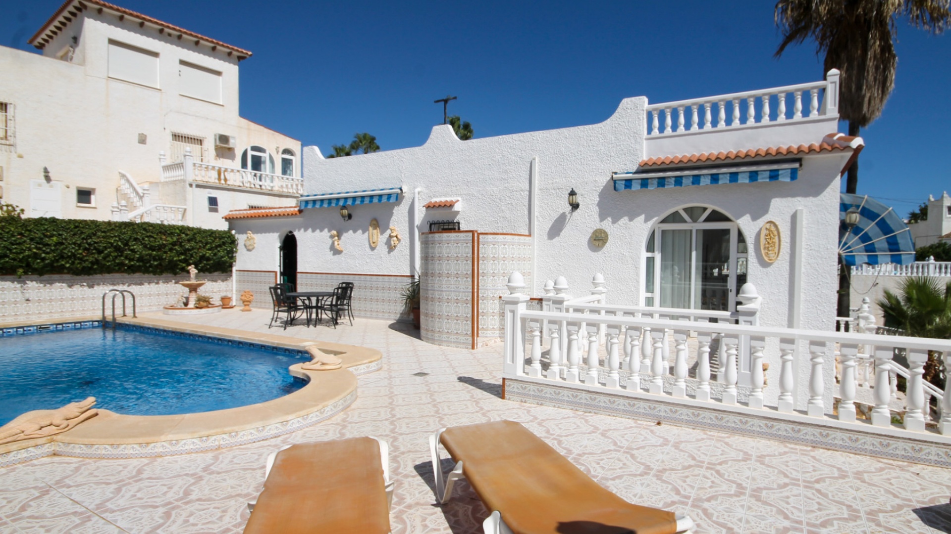 Resale - Villa - Villamartin - blue lagoon