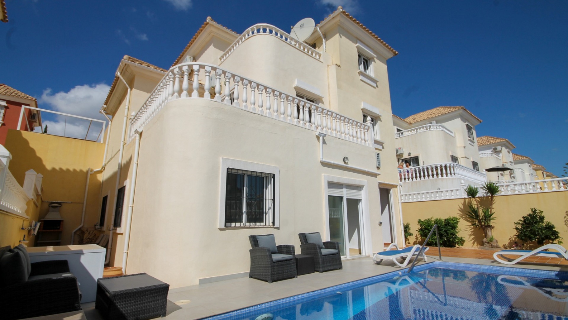 Resale - Villa - Villamartin - bosque de las lomas