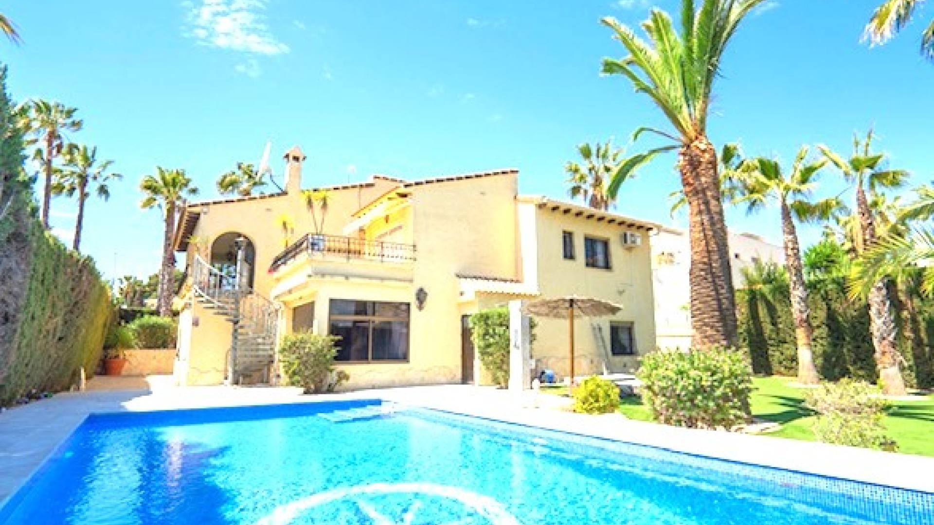 Resale - Villa - Villamartin