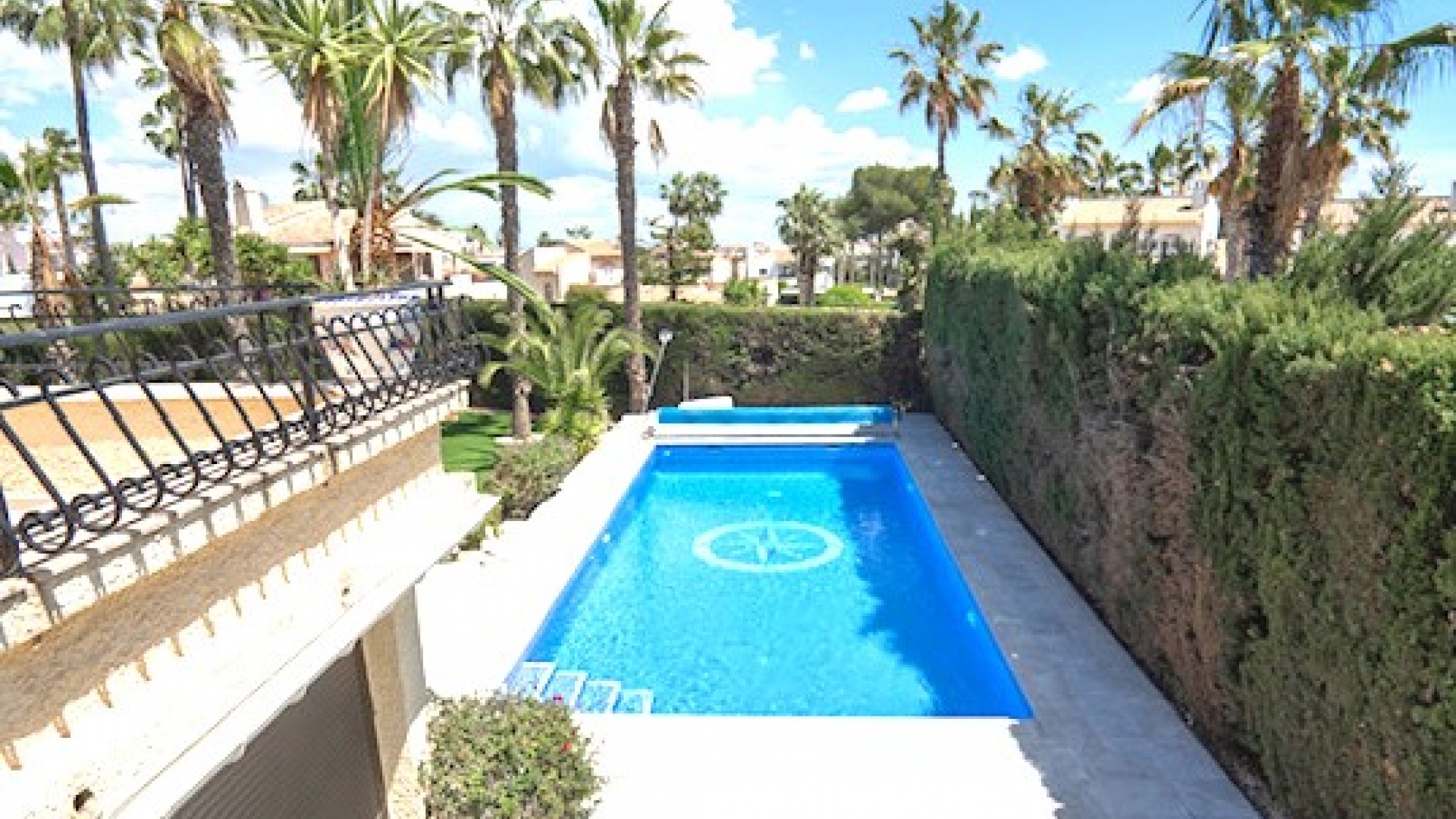 Resale - Villa - Villamartin