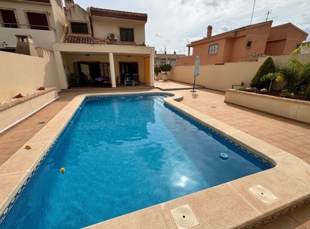 Villa - Återförsäljning - Torrevieja - Torrevieja