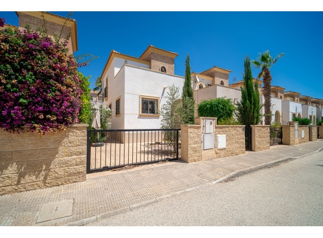 Villa - Resale - Guardamar del Segura - El Raso