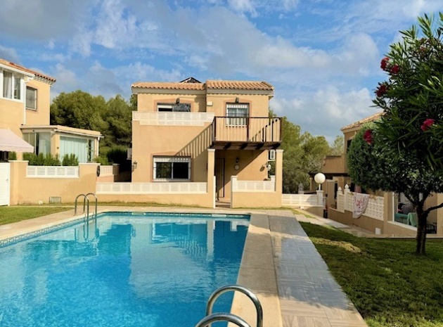 Villa - Resale - Villamartin - Torre Golf