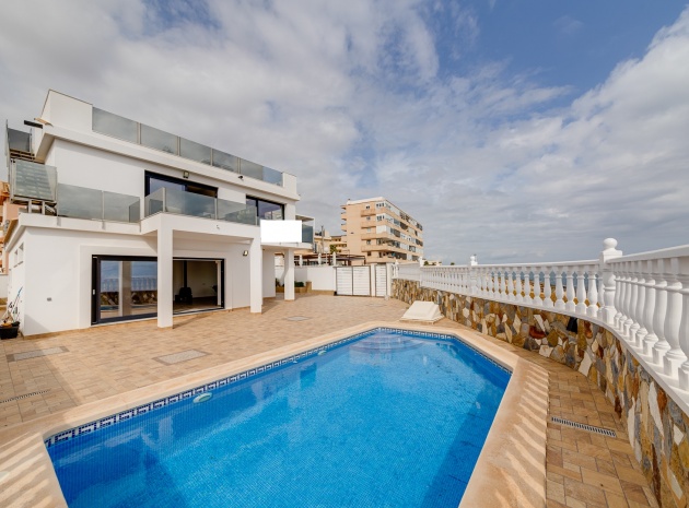 Villa - Wederverkoop - La Mata - 1st Line to the Sea