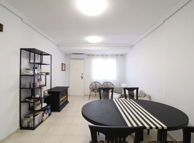 Resale - Villa - Torrevieja - altos de la bahia