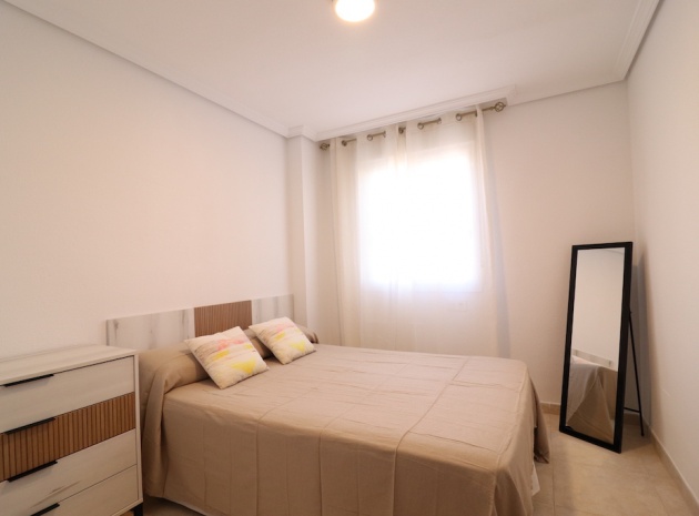 Resale - Villa - Torrevieja - altos de la bahia