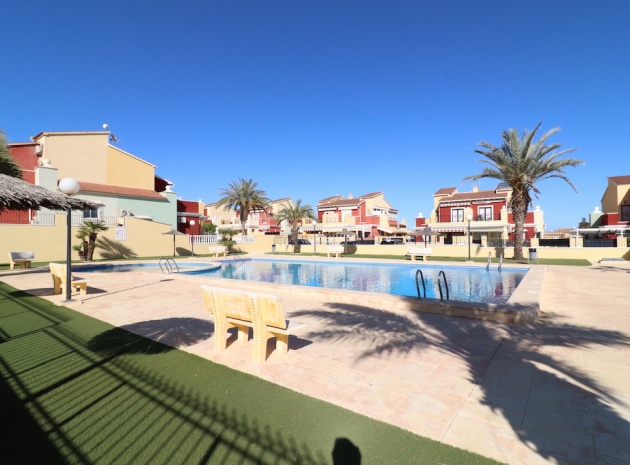 Återförsäljning - Villa - Torrevieja - altos de la bahia