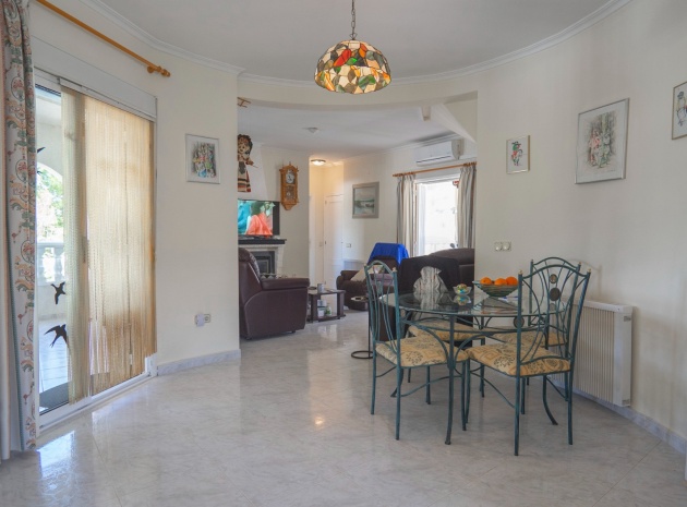 Resale - Villa - Algorfa