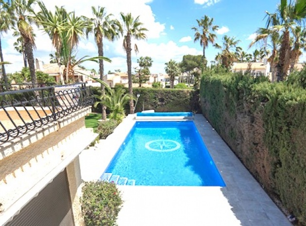 Resale - Villa - Villamartin