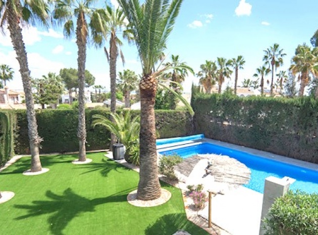 Resale - Villa - Villamartin