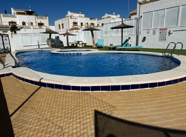 Resale - Townhouse - Los Montesinos - Entre Naranjos