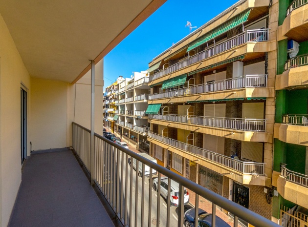 Resale - Apartment - Torrevieja - 1st line to the sea