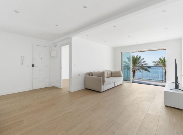 Resale - Apartment - Torrevieja - 1st line to the sea