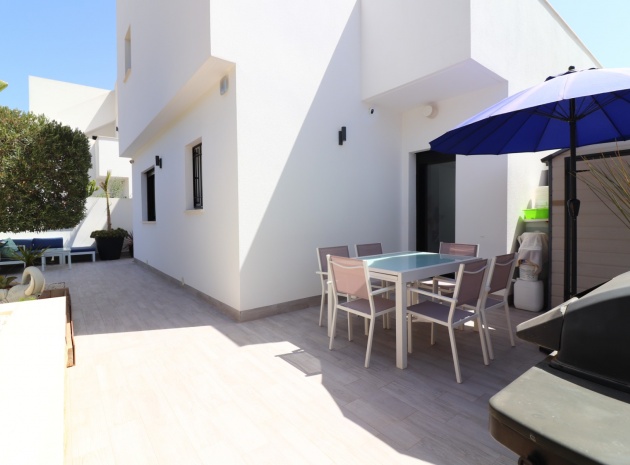 Resale - Villa - Los Montesinos - La Herrada