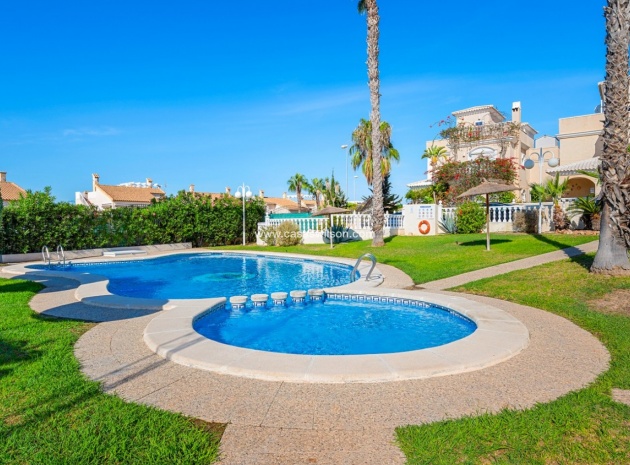 Resale - Villa - Los Altos - villas del duque