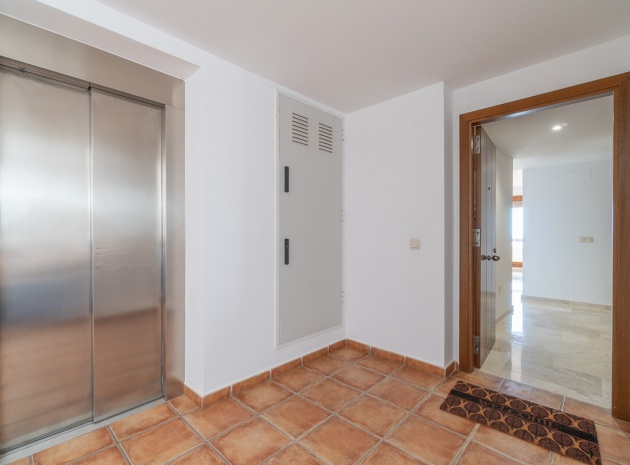 Resale - Apartment - Punta Prima - la entrada