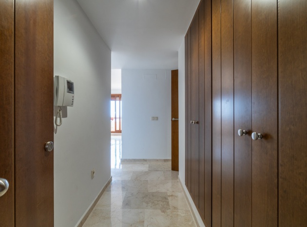 Resale - Apartment - Punta Prima - la entrada