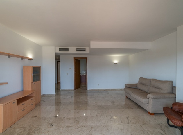 Resale - Apartment - Punta Prima - la entrada