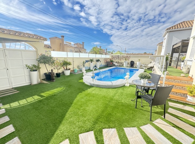 Resale - Villa - Villamartin - El Galan