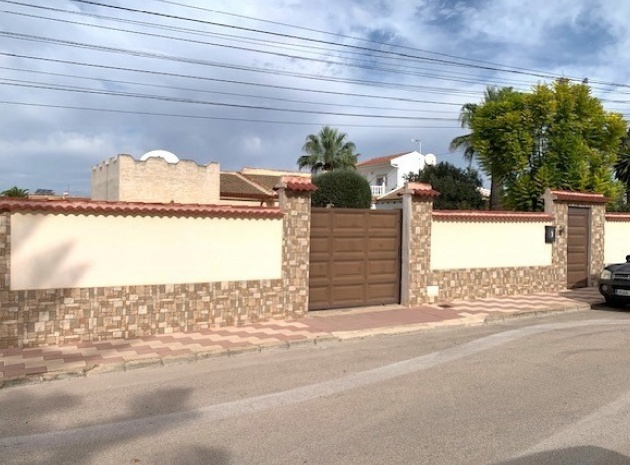 Resale - Villa - Torrevieja - San Luis