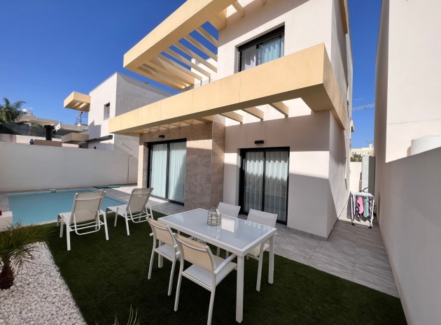 Resale - Villa - Los Montesinos - La Herrada