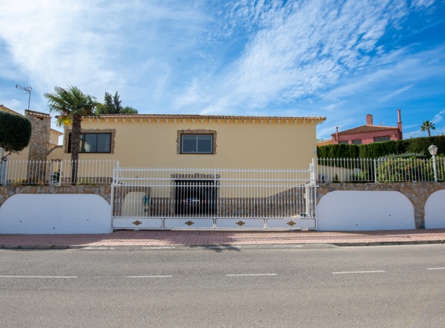 Resale - Villa - Algorfa