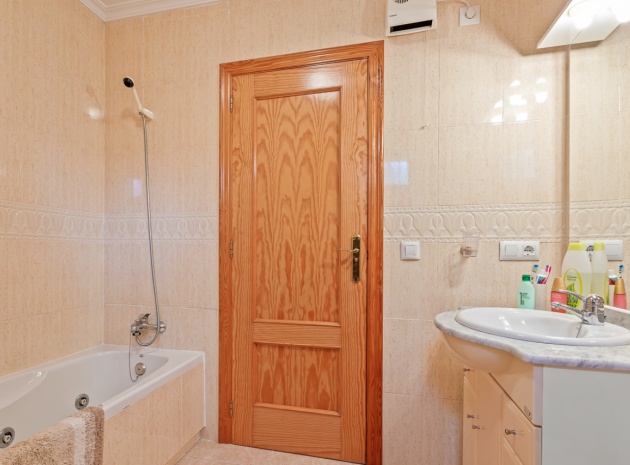 Resale - Villa - Algorfa