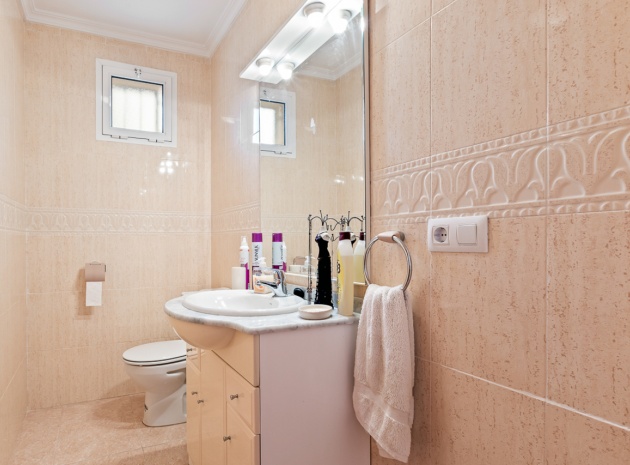 Resale - Villa - Algorfa