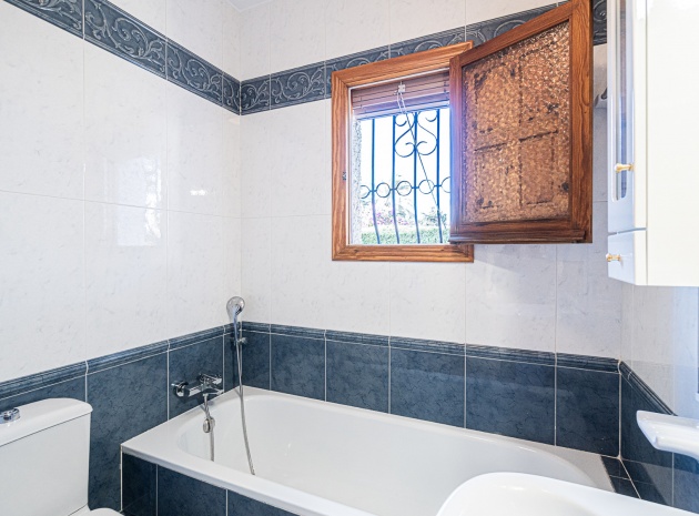 Resale - Villa - La Zenia - beachside