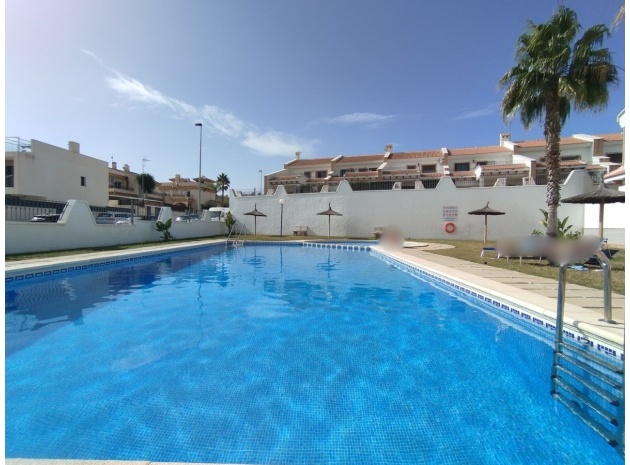 Resale - Townhouse - San Miguel de Salinas - Res. Los Alcores