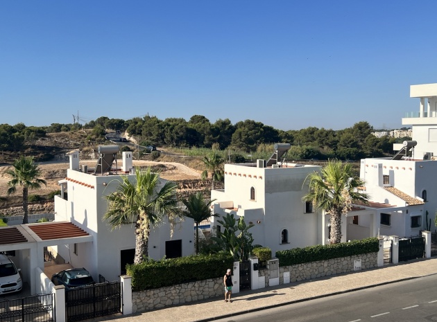 Resale - Apartment - Villamartin - La Fuente