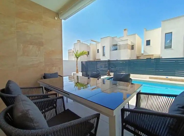Resale - Villa - Los Montesinos - La Herrada