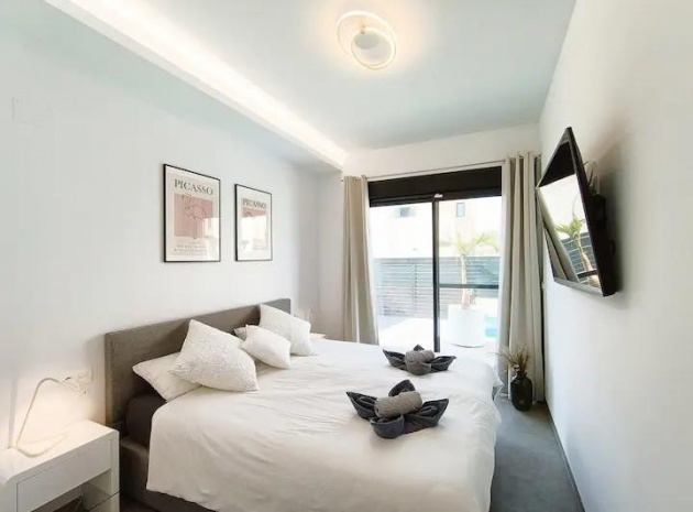 Resale - Villa - Los Montesinos - La Herrada