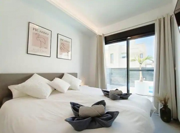 Resale - Villa - Los Montesinos - La Herrada