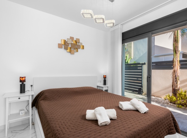Resale - Villa - Los Montesinos - La Herrada