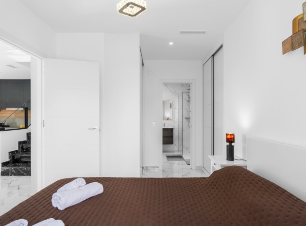Resale - Villa - Los Montesinos - La Herrada