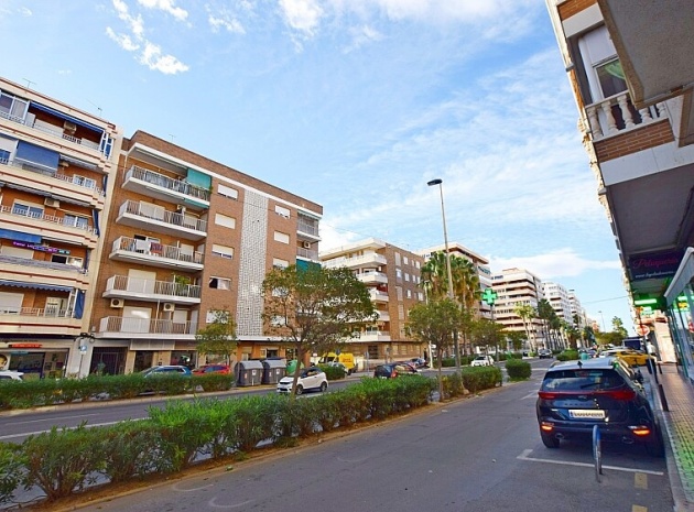Resale - Apartment - Torrevieja - Playa del Acequión