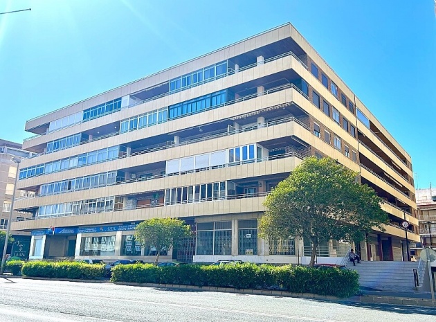 Resale - Apartment - Torrevieja - Playa del Acequión