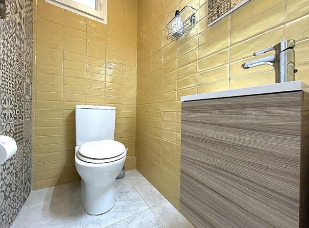 Resale - Apartment - Torrevieja - Playa del Acequión