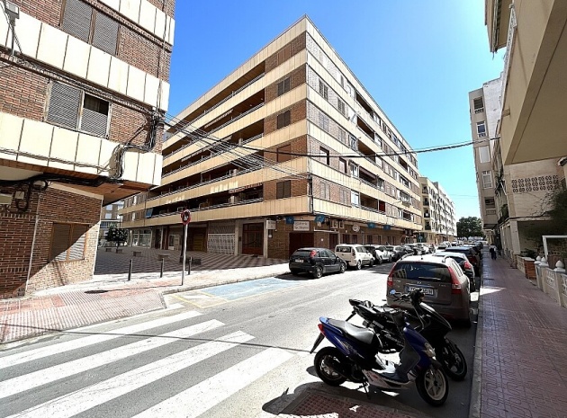 Resale - Apartment - Torrevieja - Playa del Acequión