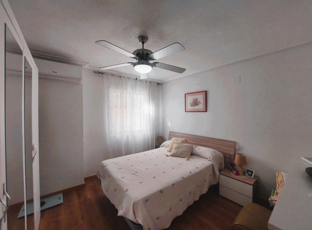 Resale - Apartment - Torrevieja - Centro