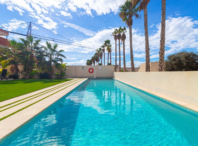 Resale - Villa - La Marina