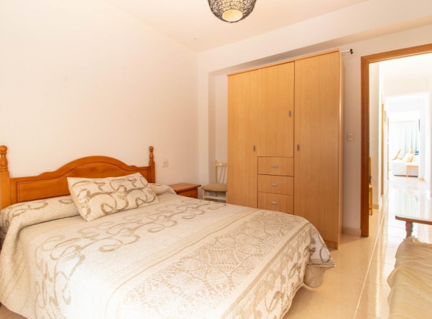 Resale - Apartment - Torrevieja - Acequion