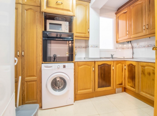 Resale - Apartment - Torrevieja - Acequion