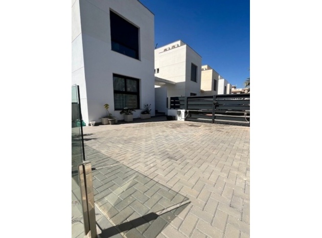 Resale - Villa - Cabo Roig - Lomas de Cabo Roig