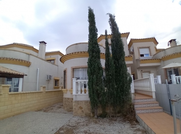 Resale - Villa - Los Montesinos - La Herrada